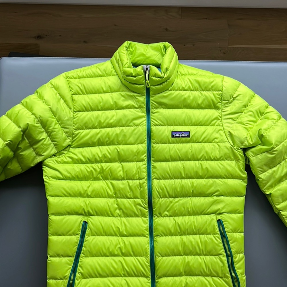 Men’s M Patagonia down jacket. Excellent used condition.